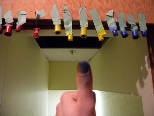 painting_buttons_thumb And English students can paint ... their thumbs.